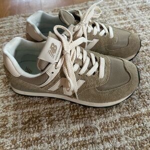EUC Women’s New Balance 574